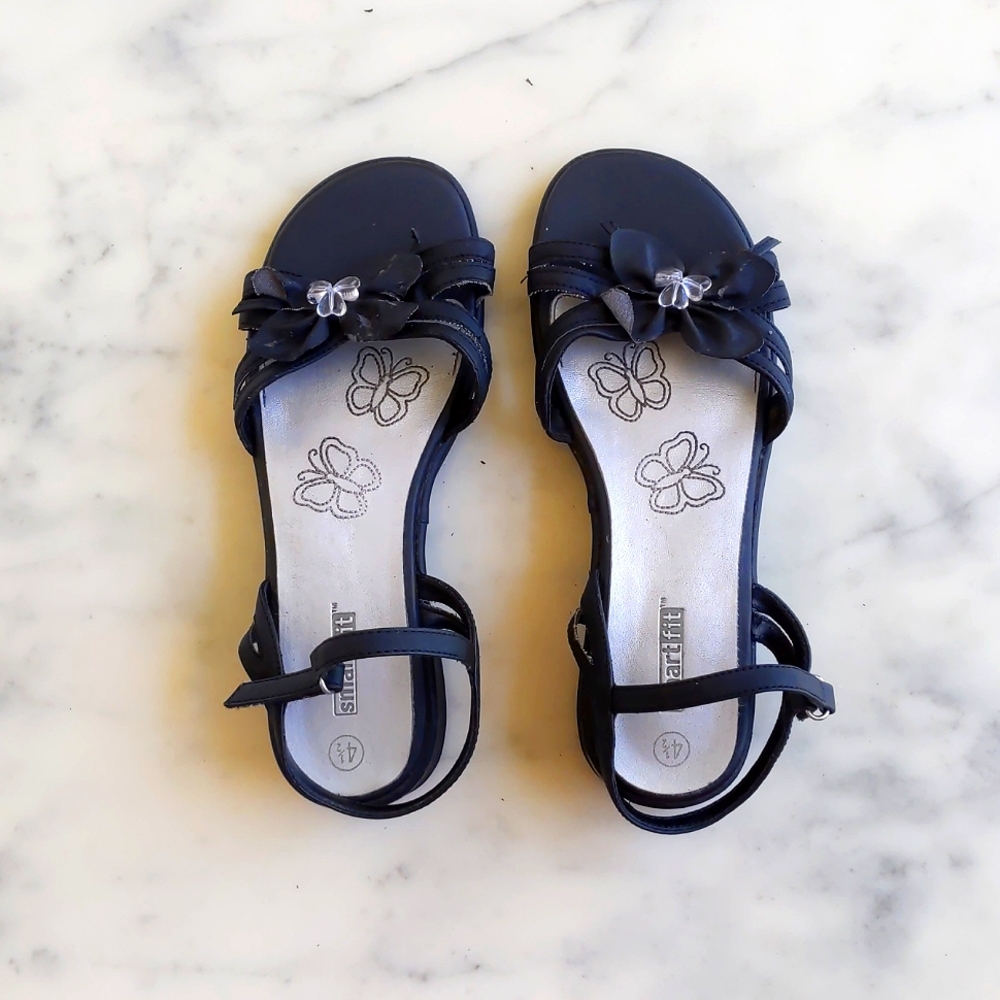 Smartfit Dress Shoes with Flower decoration.